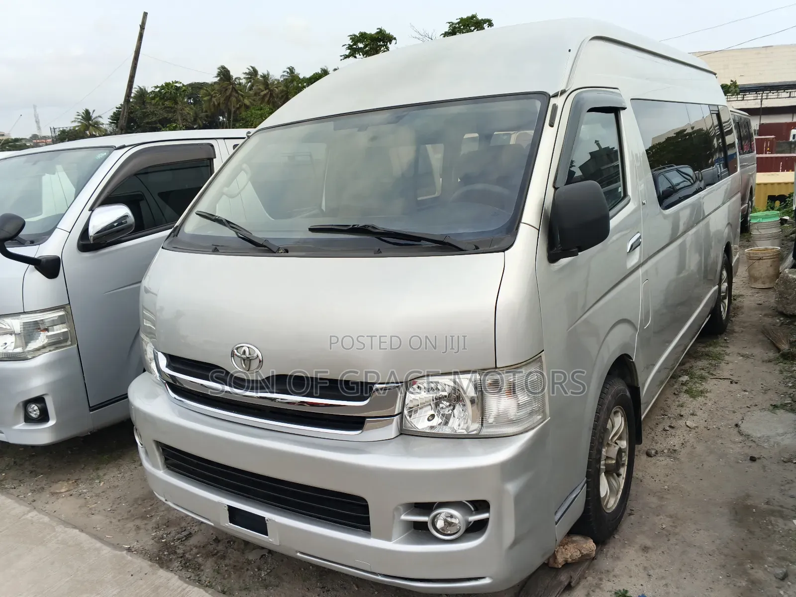 Toyota HiAce 2013 Silver