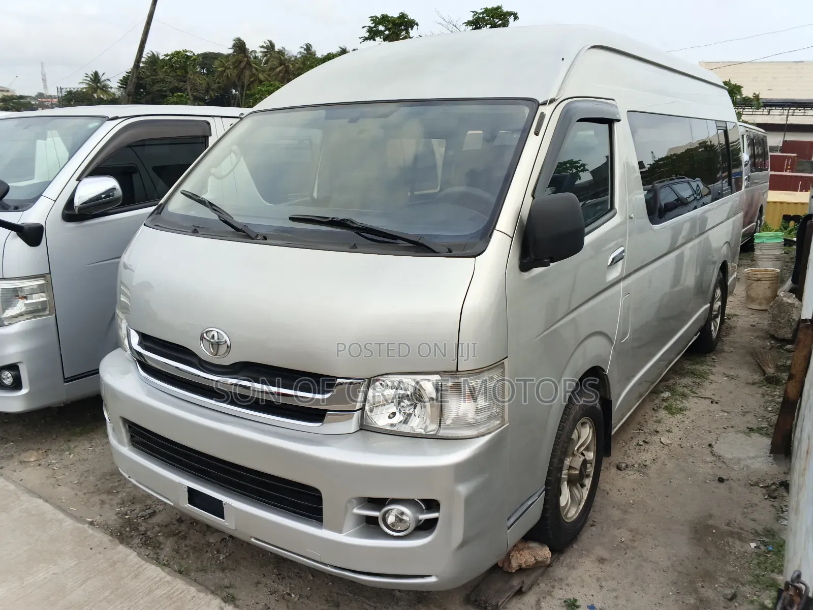 Toyota HiAce 2013 Silver