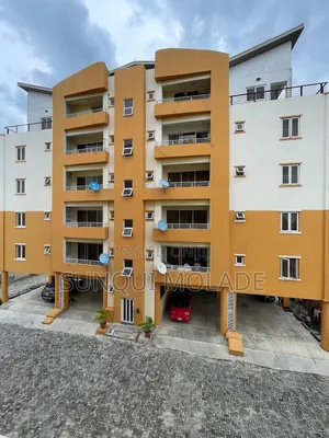 3bdrm Apartment in Yaba for sale