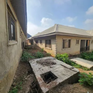 18bdrm Block of Flats in Kasumu Estate, Akala Express for sale