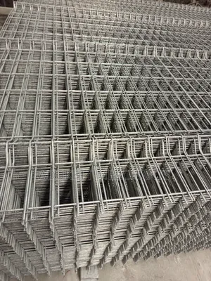 Galvanized Panel Mesh With Pole