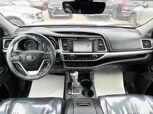 Toyota Highlander XLE 2019 White