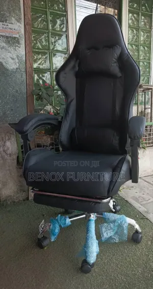 Executive Gaming Chair With Headrest