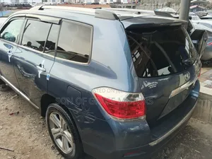 Toyota Highlander Limited 3.5l 4WD 2013 Blue