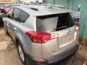 Toyota RAV4 Limited 4dr SUV AWD (2.5L 4cyl 6A) 2015 Silver
