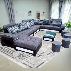 Beautiful and Quality Couch. U-Shaped Sofa Set With Table and Stools