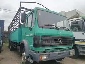 Mercedes Benz 1622 German Truck v Engine 10 Tires 30 Tonnage Capacity