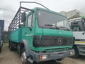 Mercedes Benz 1622 German Truck v Engine 10 Tires 30 Tonnage Capacity