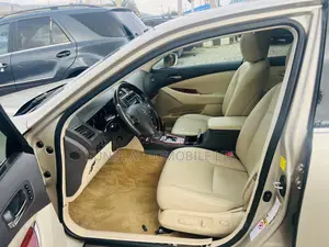 Lexus ES 350 2011 Gold