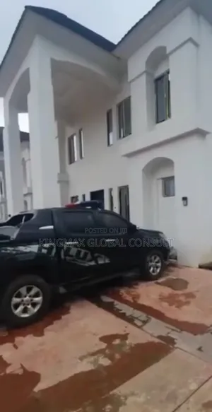 5bdrm Duplex in Guzape Main for sale