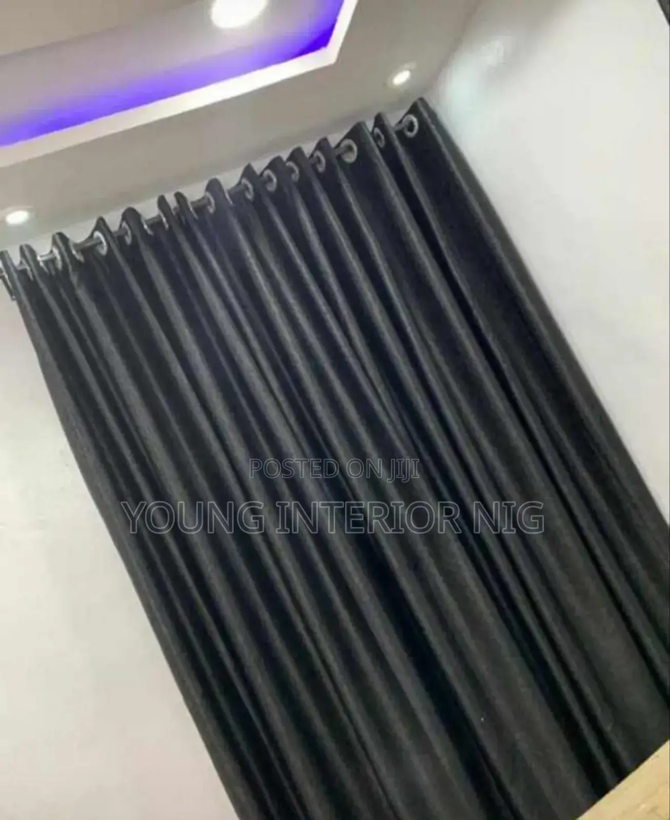 Curtains/Window Blinds