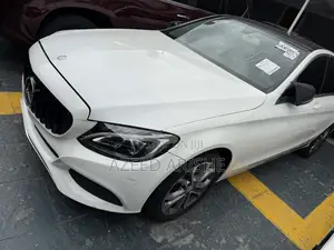 Mercedes-Benz C300 Luxury 4dr AWD 4Matic Sedan (2.0L 4cyl 7A) 2015