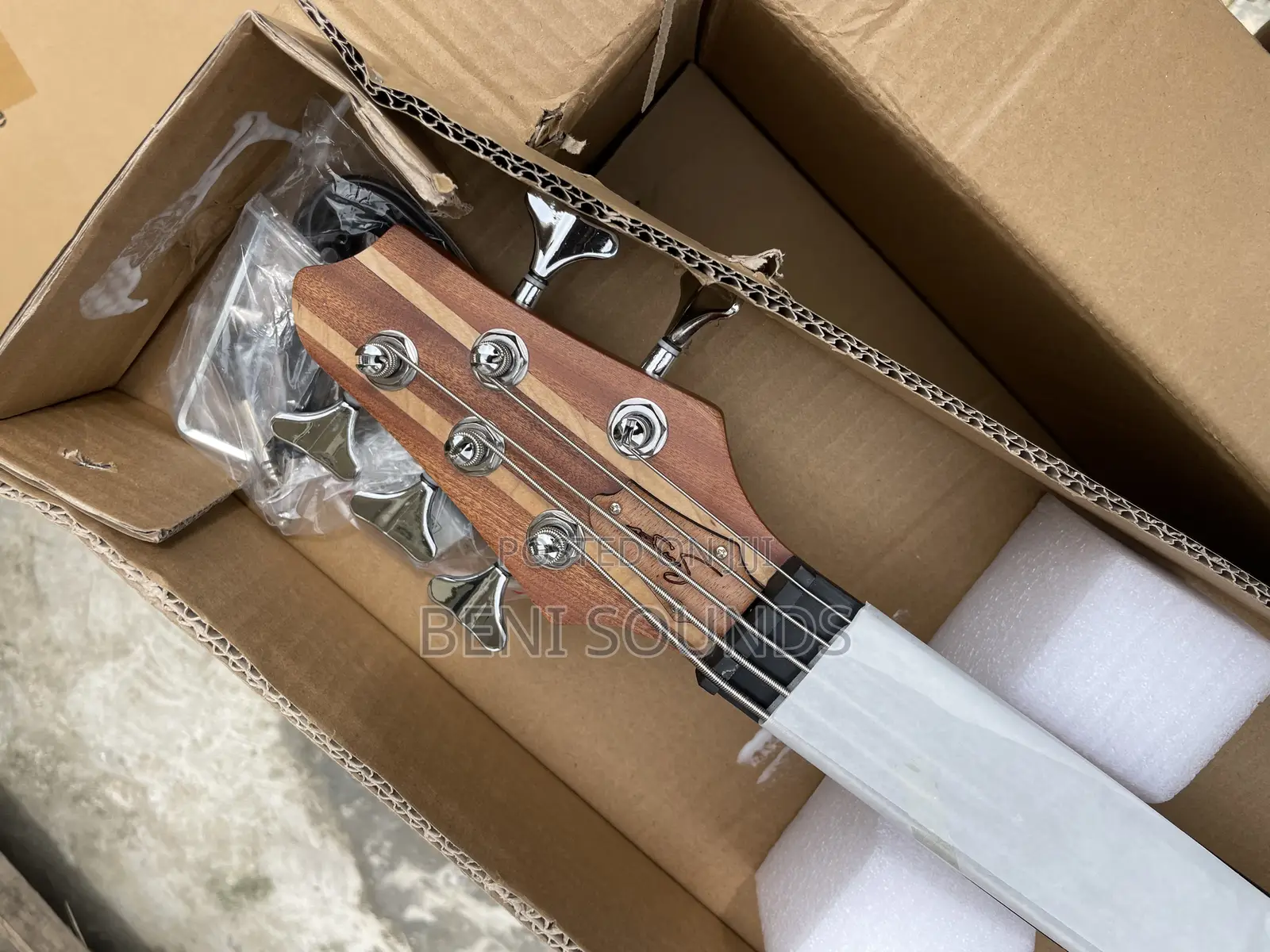 Smiger 5 Strings Bass Guitar