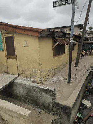 3bdrm Bungalow in Bariga for sale