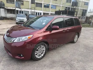 Toyota Sienna 2016 Red