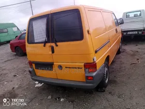 Volkswagen Transporter 2001 Yellow