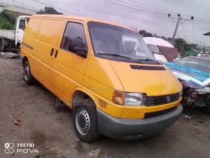 Volkswagen Transporter 2001 Yellow