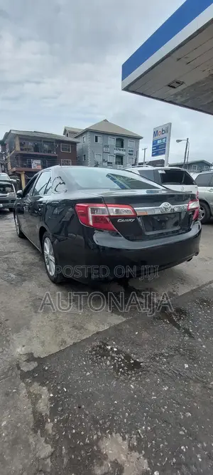 Toyota Camry XLE 4dr Sedan (2.5L 4cyl 6A) 2012 Black