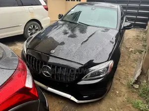 Mercedes-Benz C300 2016 Black