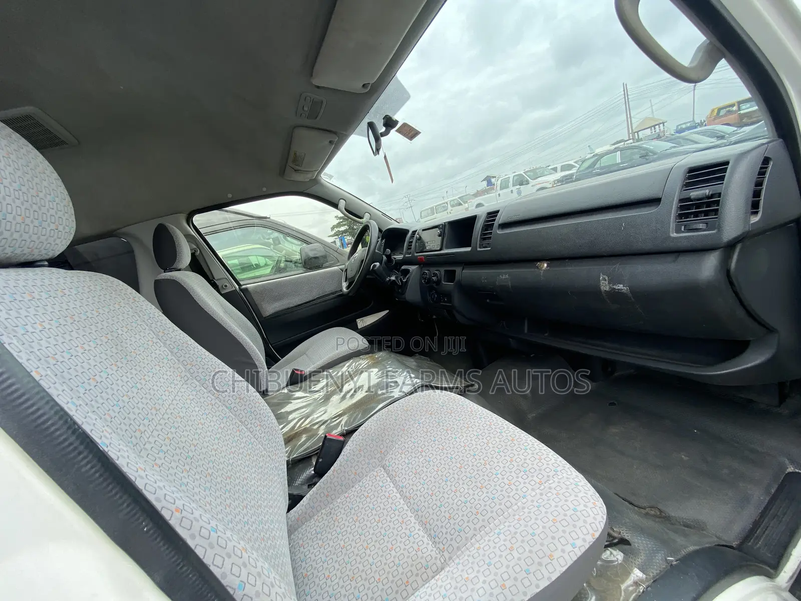 Toyota HiAce 2015 White