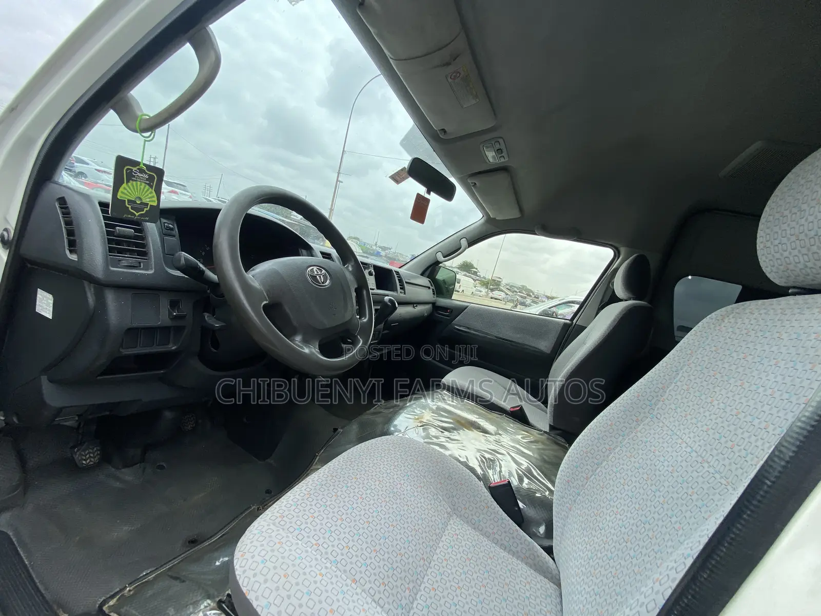 Toyota HiAce 2015 White