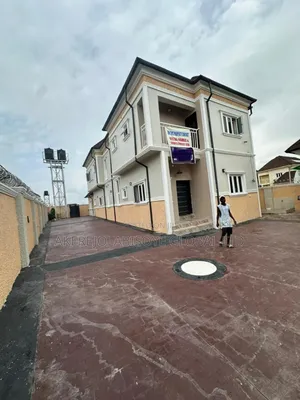 4bdrm Duplex in In An Estate for rent