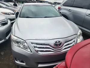Toyota Camry XLE V6 4dr Sedan (3.5L 6cyl 6A) 2011 Silver