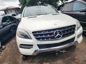 Mercedes-Benz M Class ML350 4MATIC 4dr SUV AWD (3.5L 6cyl 7A) 2014