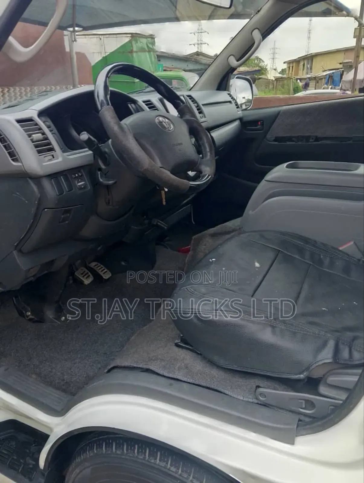 Toyota HiAce 2014 White