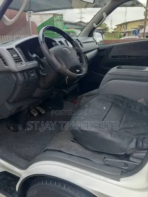 Toyota HiAce 2014 White