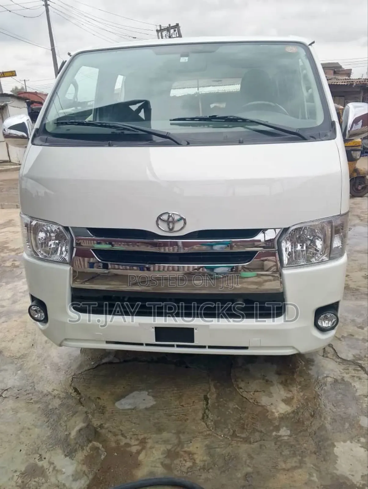 Toyota HiAce 2014 White