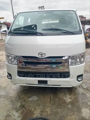 Toyota HiAce 2014 White