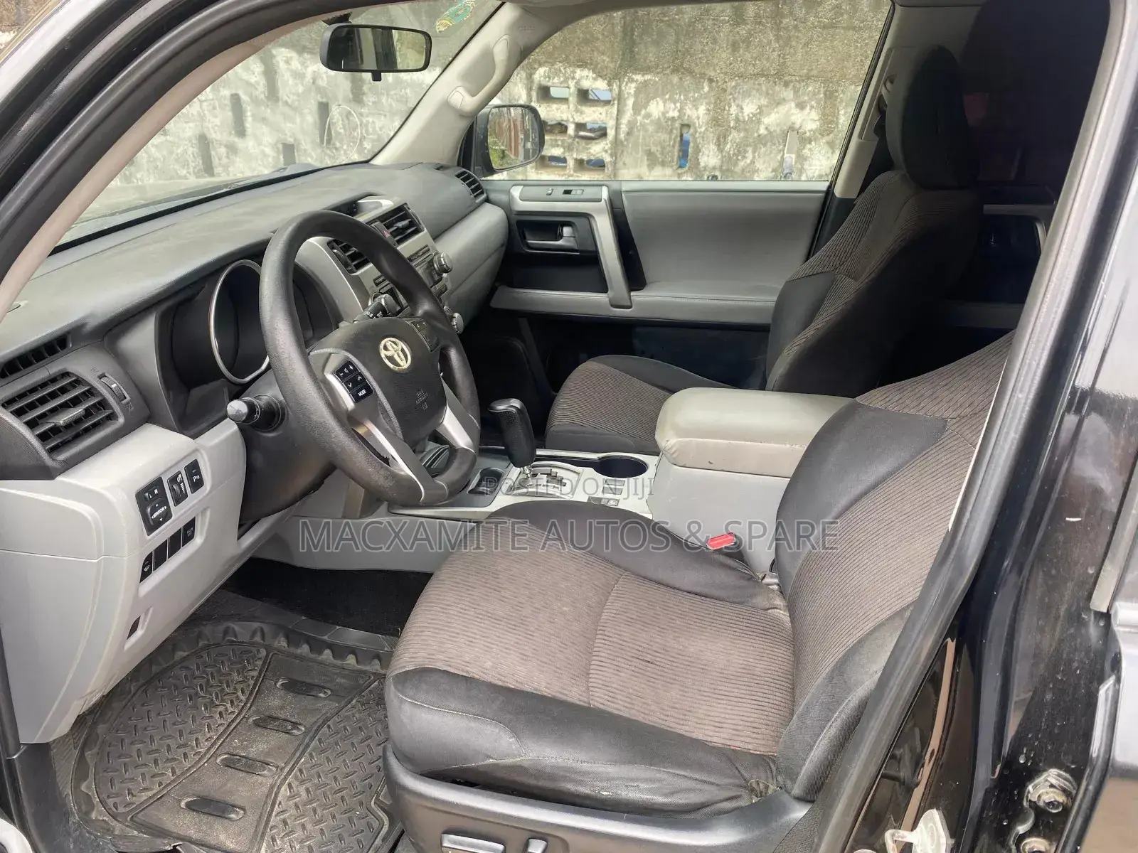 Toyota 4-Runner SR5 4WD 2012 Black