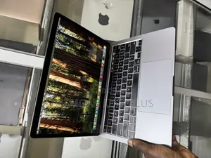 Laptop Apple MacBook Pro 2020 16GB Intel Core i7 SSD 512GB
