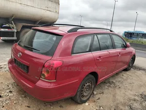Toyota Avensis 2005 Red