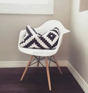 Strong Durable Dinning Chair (Armrest)With Wooden Leg