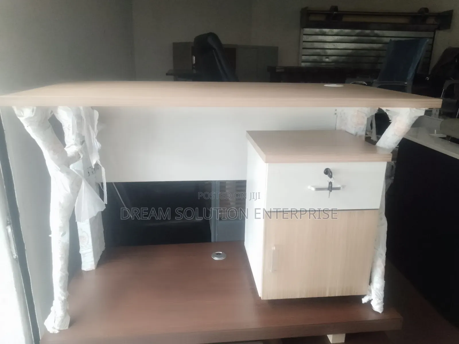 1.2 Meter Table With Movable Drawer
