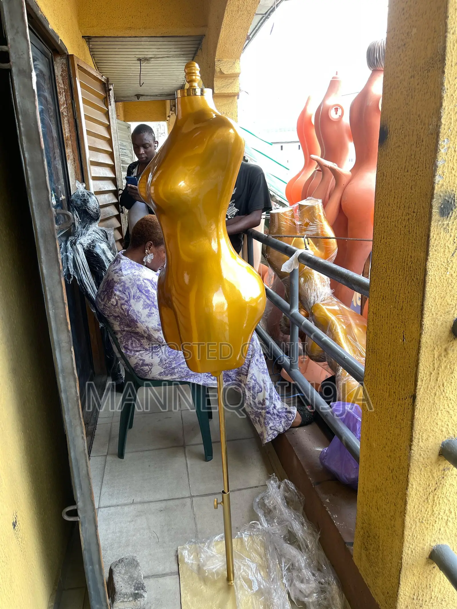 Naija Made BBL Half Gold Mannequin