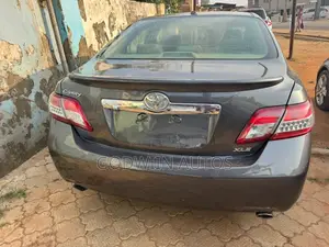 Toyota Camry XLE V6 4dr Sedan (3.5L 6cyl 6A) 2011 Gray