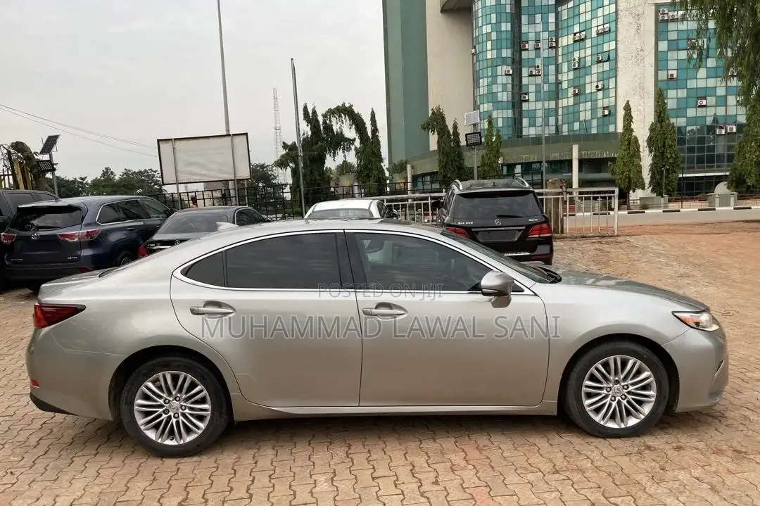 Lexus ES 2016 Gray