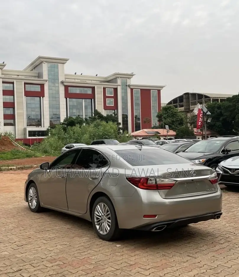 Lexus ES 2016 Gray