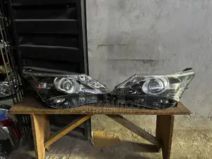 Set Headlamp Avensis 2015