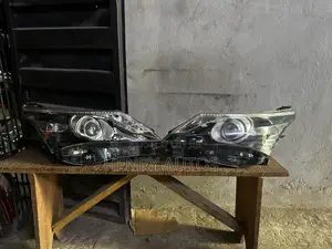 Set Headlamp Avensis 2015