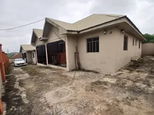 7bdrm Apartment in Odo-Okun, Odo Ona, Ibadan for sale