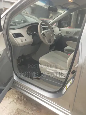 Toyota Sienna 2012 Silver