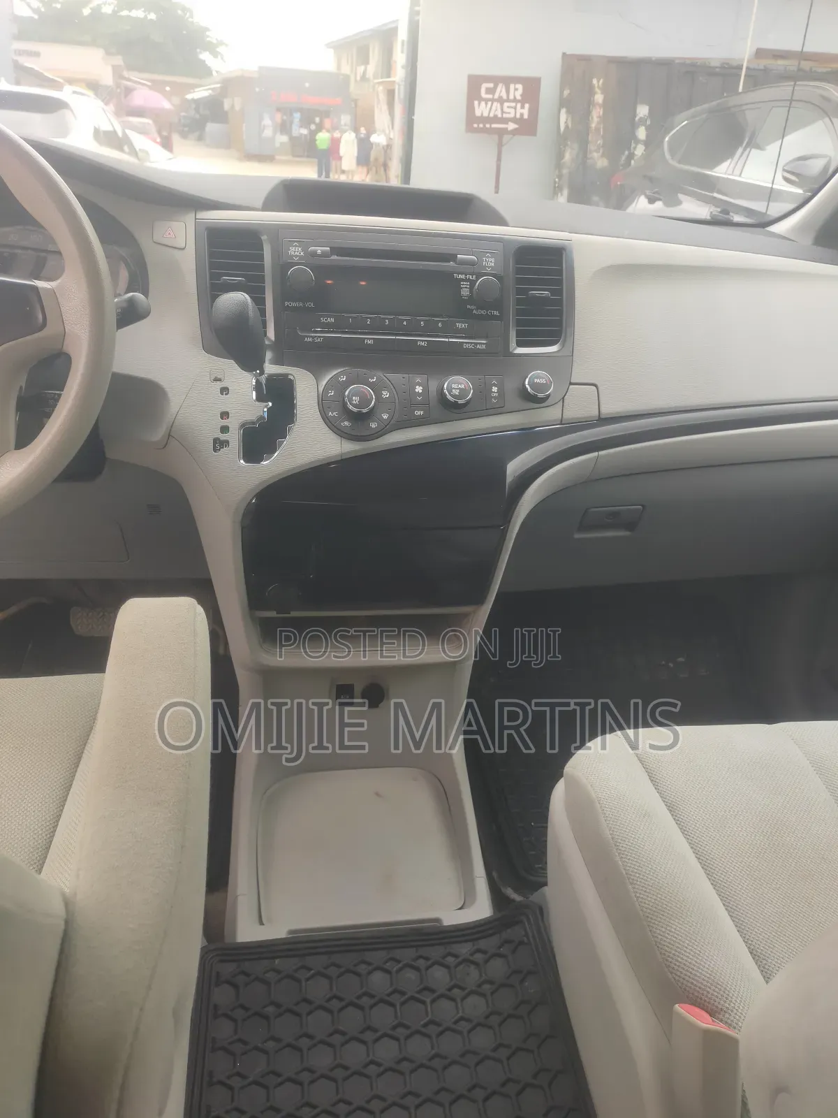 Toyota Sienna 2012 Silver
