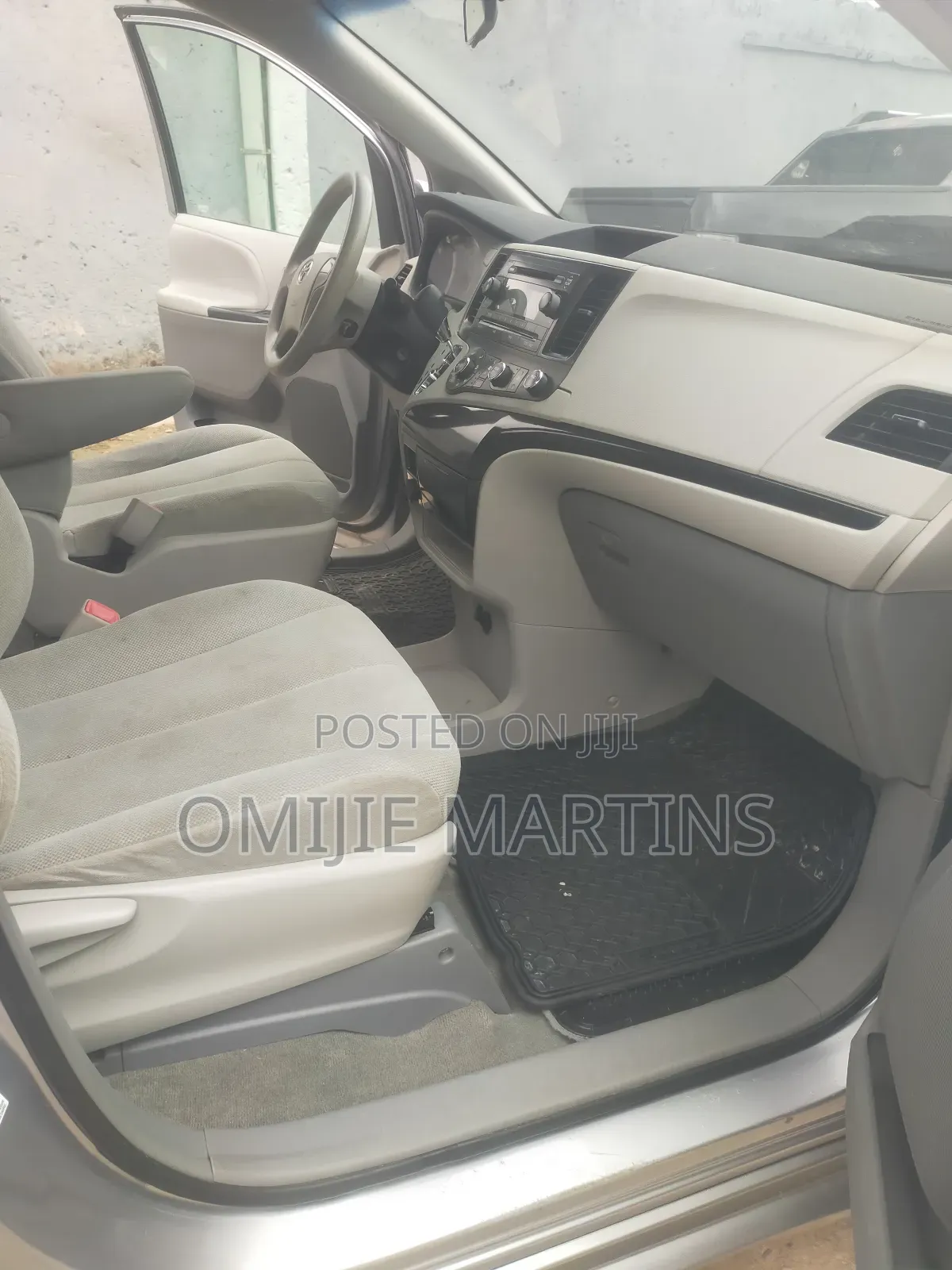 Toyota Sienna 2012 Silver