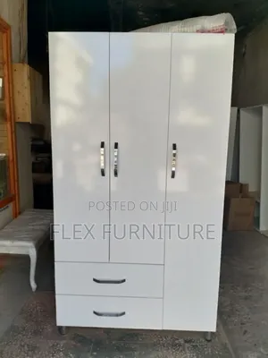 Three Door Wordrope With Drawers