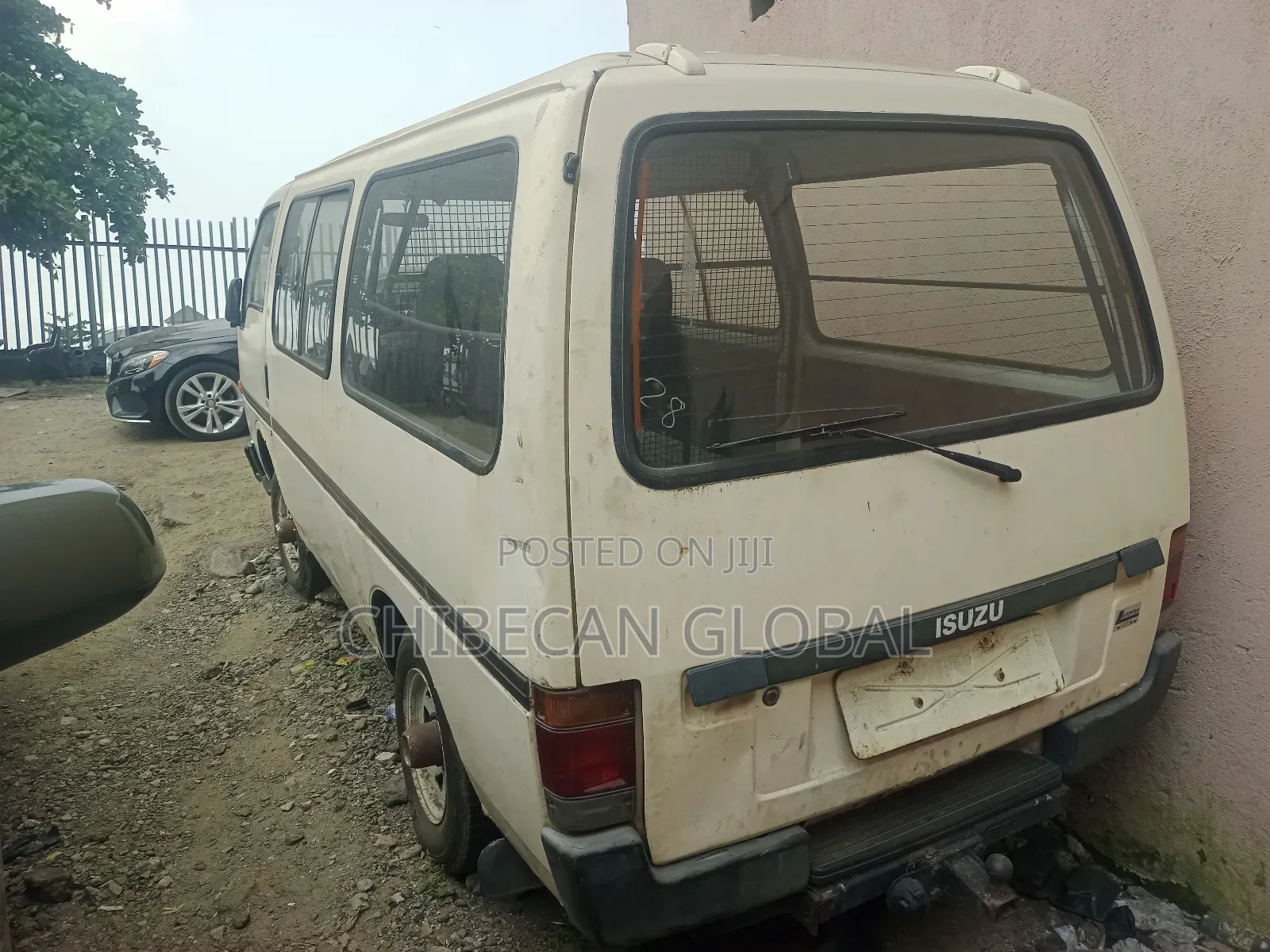 Isuzu Std 3940 2000 White