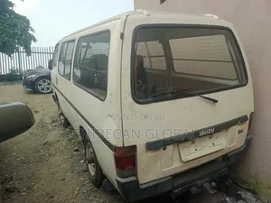 Isuzu Std 3940 2000 White